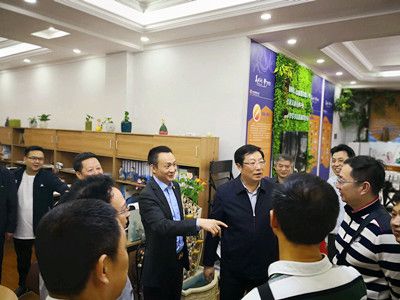 深圳市龍華區(qū)教科院領導考察遠恒佳重慶公學